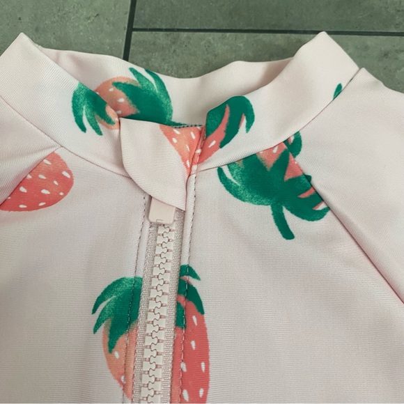 Old navy swim one piece strawberry print swimsuit rash guard 18-24 months - Picture 3 of 6